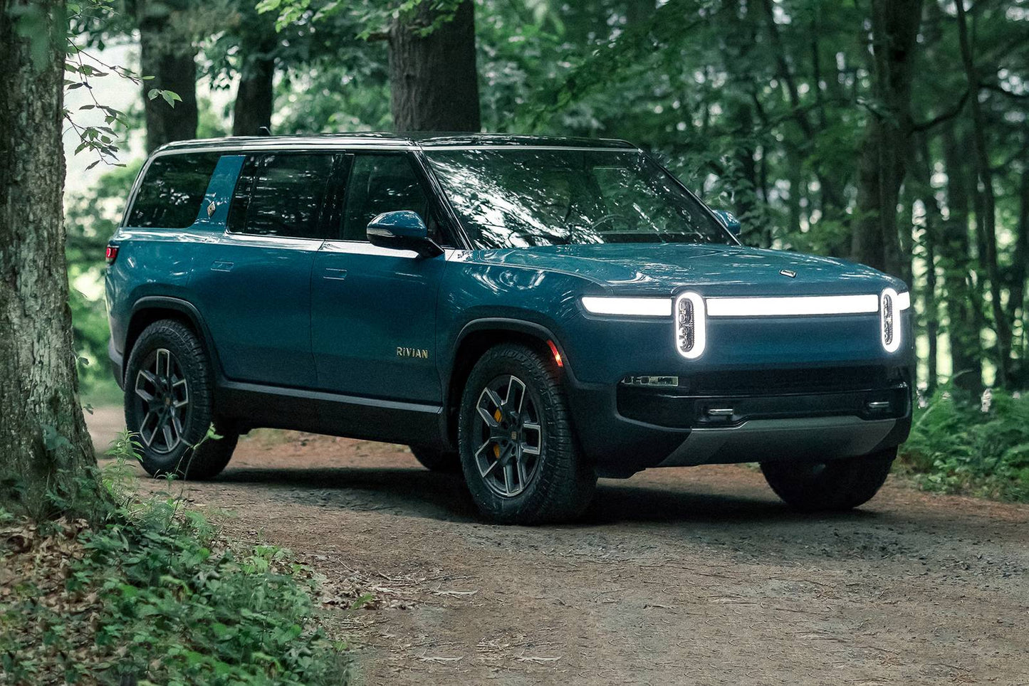 2025 Rivian R1T Tri 4dr Crew Cab AWD SB w/Max Battery, Ascend Interior (electric DD)