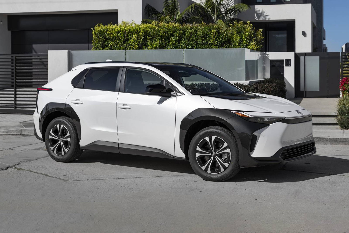 2025 Toyota bZ4X XLE 4dr SUV (electric DD)