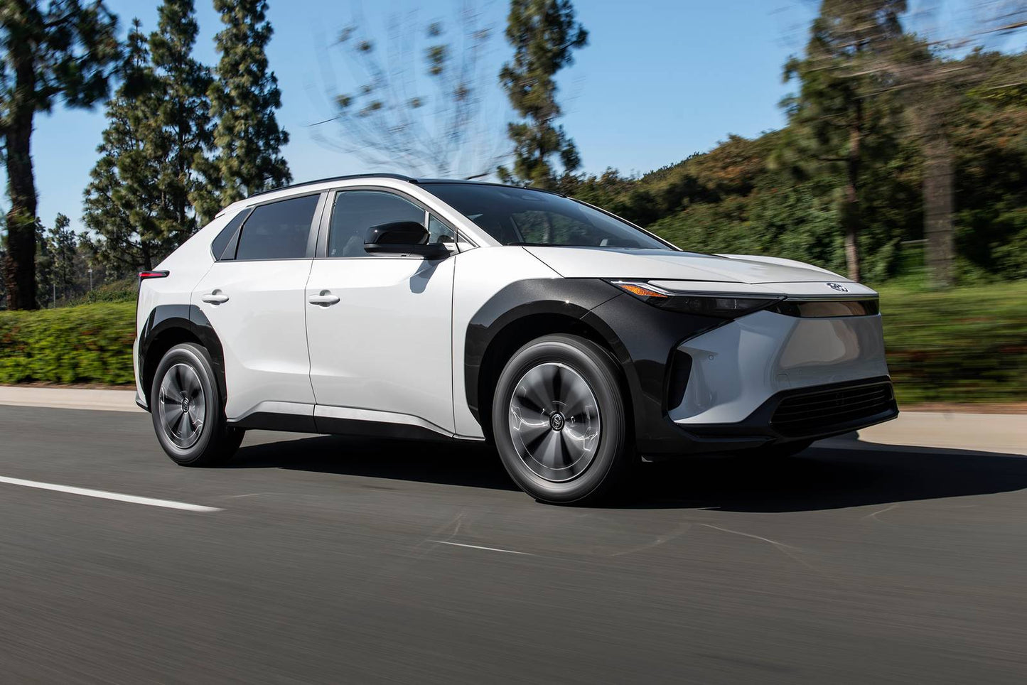 2025 Toyota bZ4X XLE 4dr SUV (electric DD)