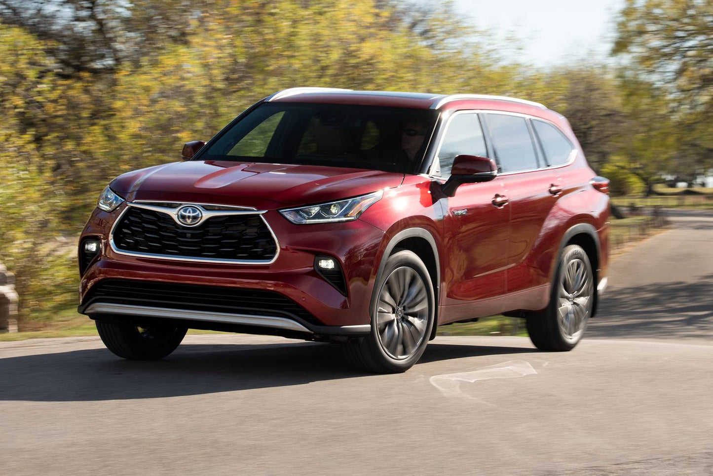 2025 Toyota Highlander Hybrid XLE 4dr SUV AWD (2.5L 4cyl gas/electric hybrid CVT)
