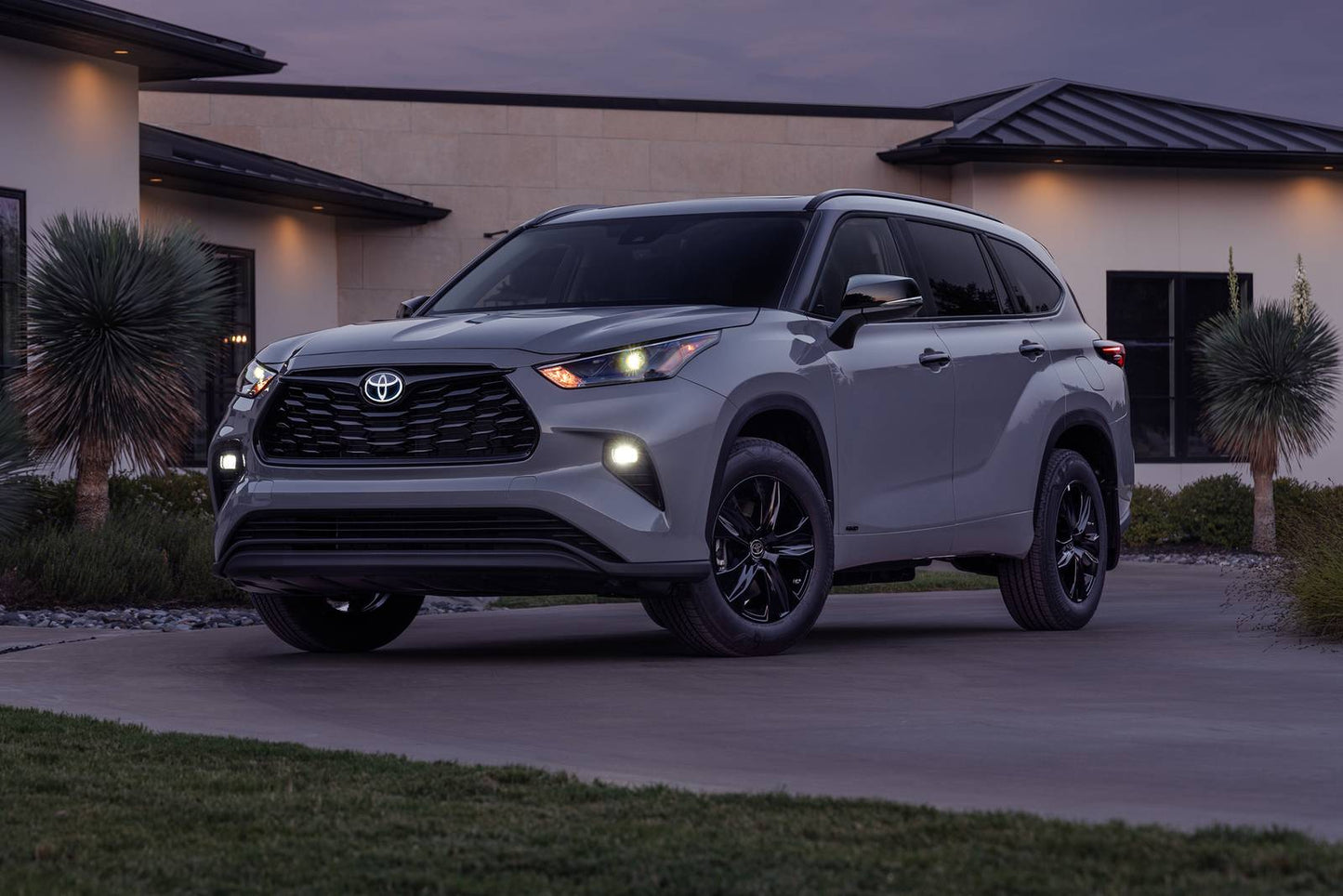 2025 Toyota Highlander Hybrid Limited 25th Edition 4dr SUV AWD (2.5L 4cyl gas/electric hybrid CVT)