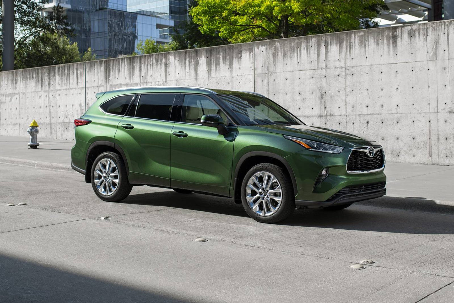 2025 Toyota Highlander LE 4dr SUV AWD (2.4L 4cyl Turbo 8A)