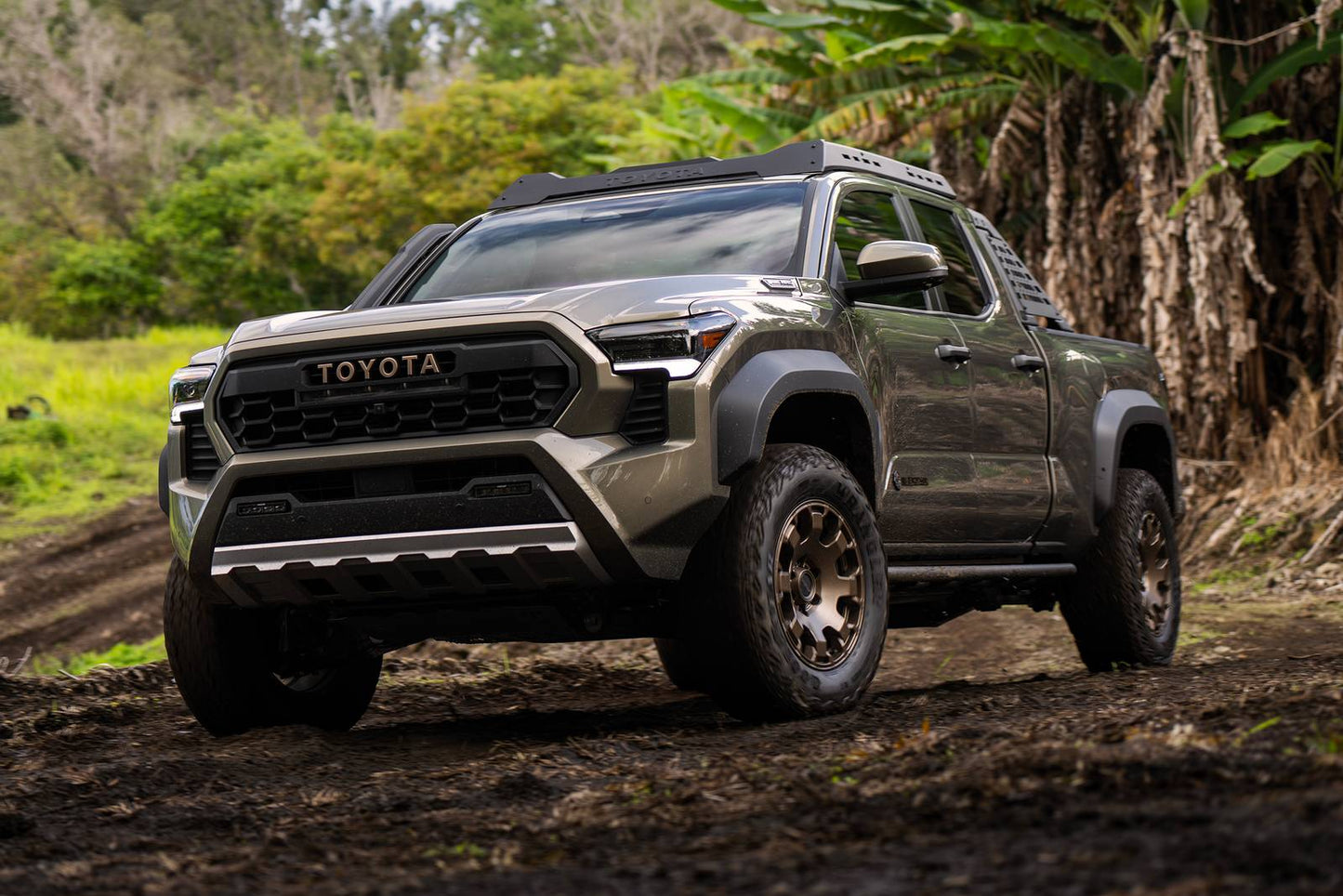 2025 Toyota Tacoma Limited 4dr Double Cab 4WD 5.0 ft. SB (2.4L 4cyl Turbo gas/electric hybrid 8A)
