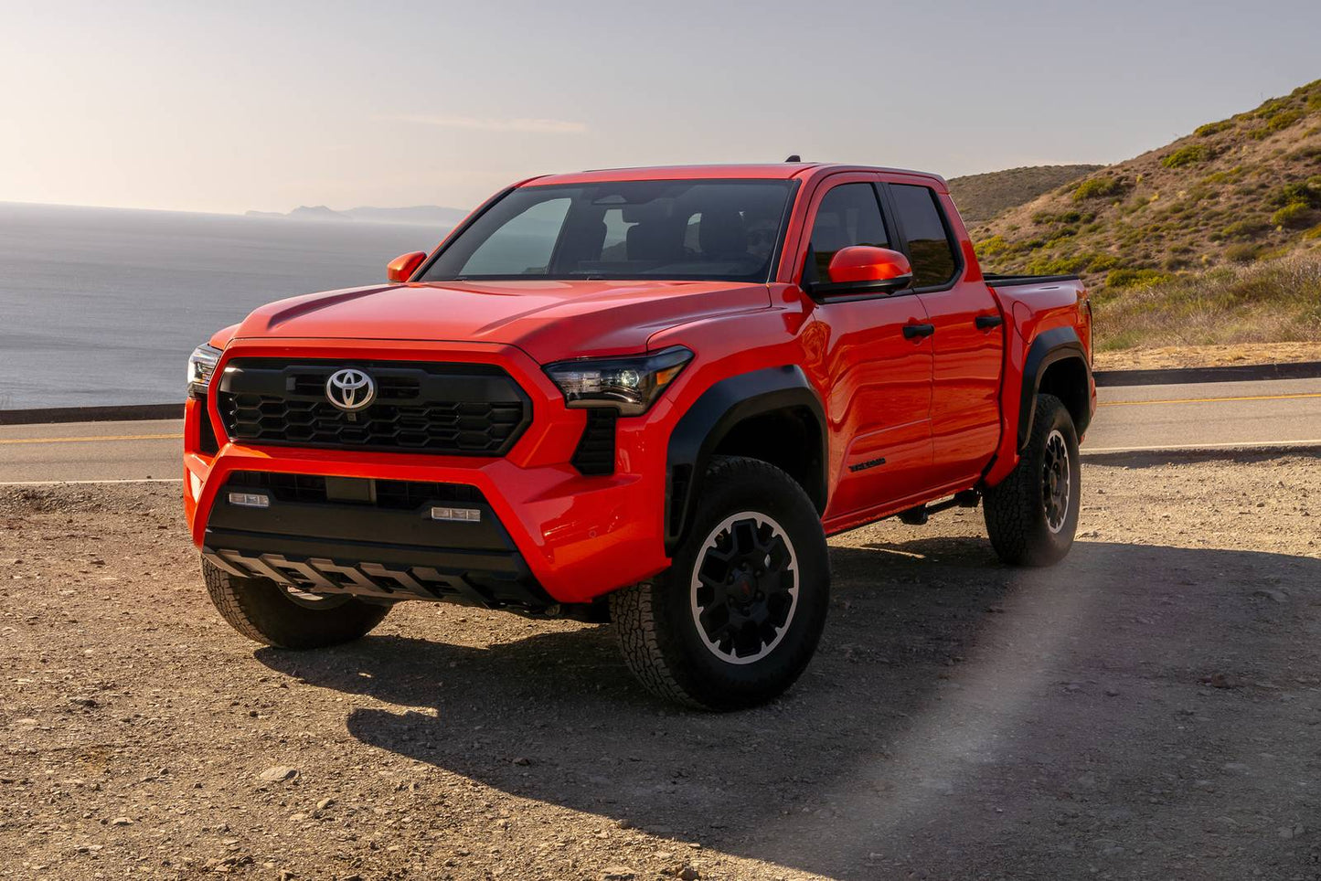 2025 Toyota Tacoma Limited 4dr Double Cab 4WD 5.0 ft. SB (2.4L 4cyl Turbo gas/electric hybrid 8A)