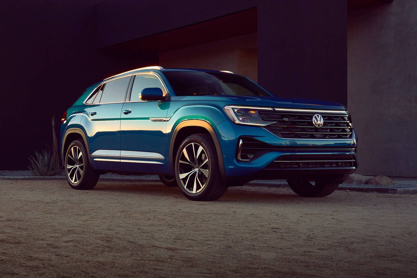 2025 Volkswagen Atlas Cross Sport SEL R-Line Black 4dr SUV AWD (2.0L 4cyl Turbo 8A)