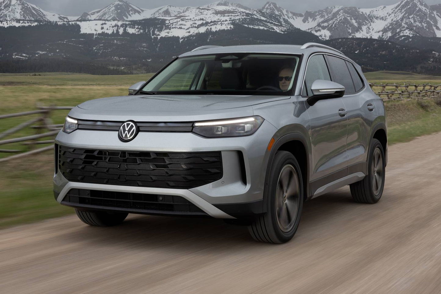 2025 Volkswagen Tiguan S 4dr SUV (2.0L 4cyl Turbo 8A)