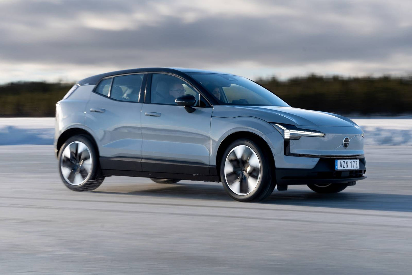 2025 Volvo EX30 Twin Motor Performance Plus 4dr Hatchback AWD (electric DD)
