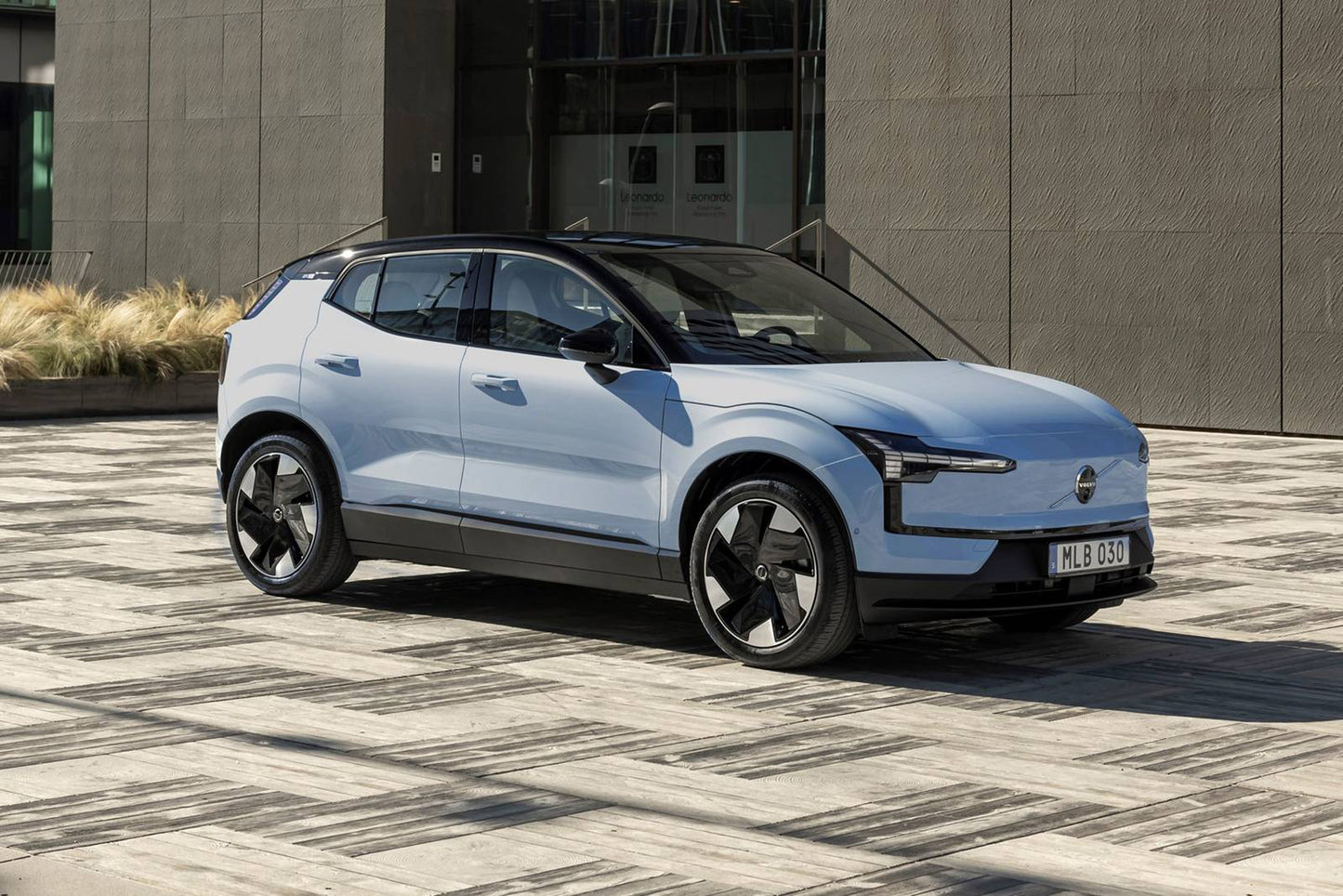 2025 Volvo EX30 Twin Motor Performance Plus 4dr Hatchback AWD (electric DD)