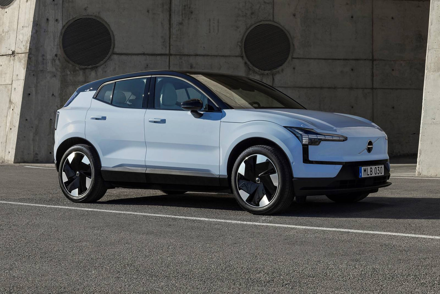 2025 Volvo EX30 Twin Motor Performance Plus 4dr Hatchback AWD (electric DD)