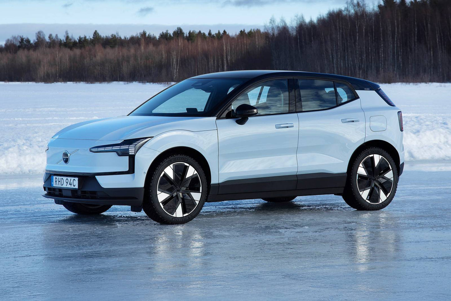 2025 Volvo EX30 Twin Motor Performance Plus 4dr Hatchback AWD (electric DD)