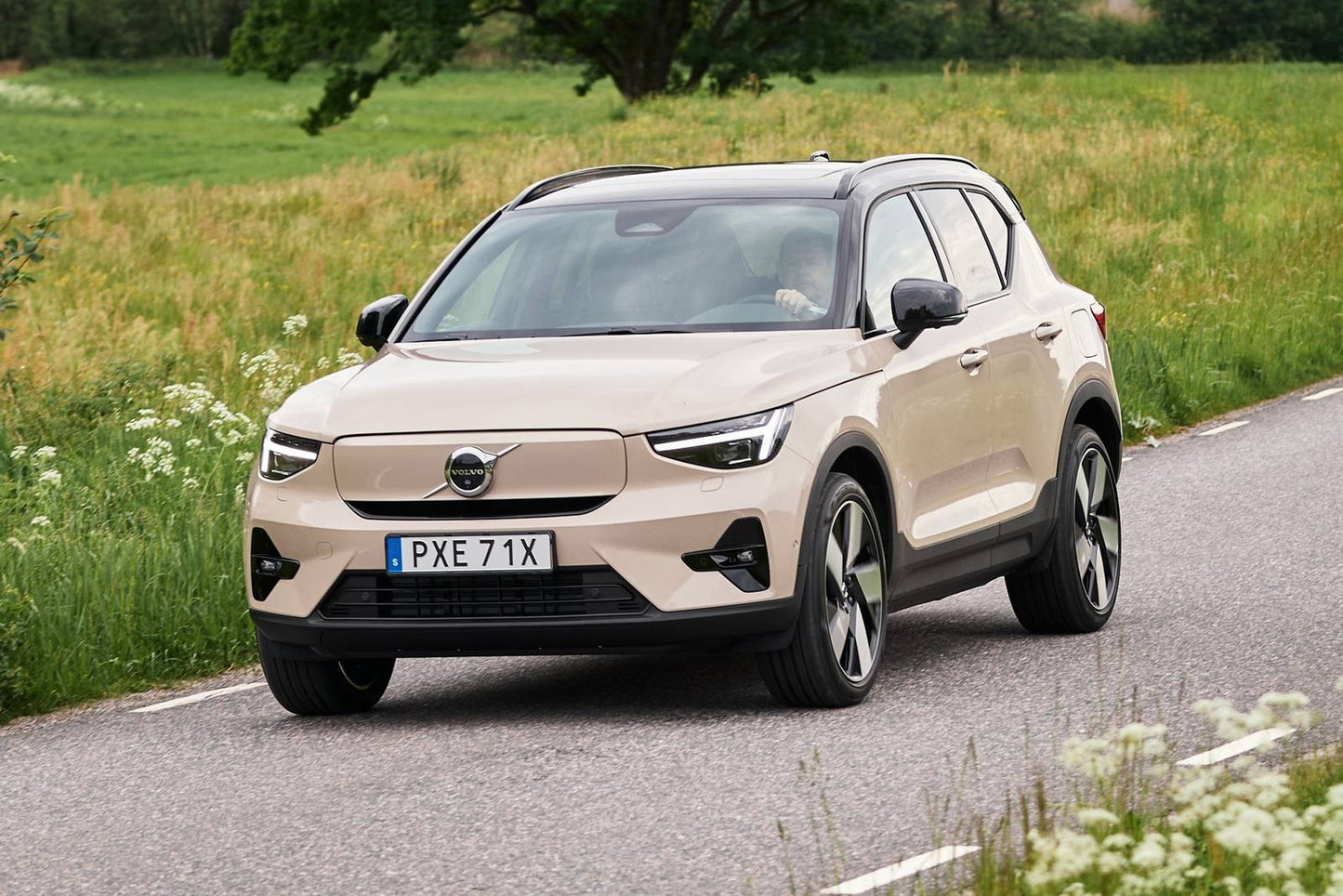 2025 Volvo EX40 Single Motor Ultra 4dr SUV (electric DD)