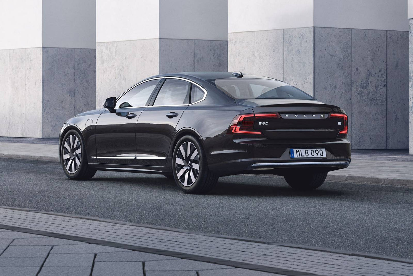 2025 Volvo S90 B6 Ultra 4dr Sedan AWD (2.0L 4cyl Twincharger gas/electric mild hybrid 8A)