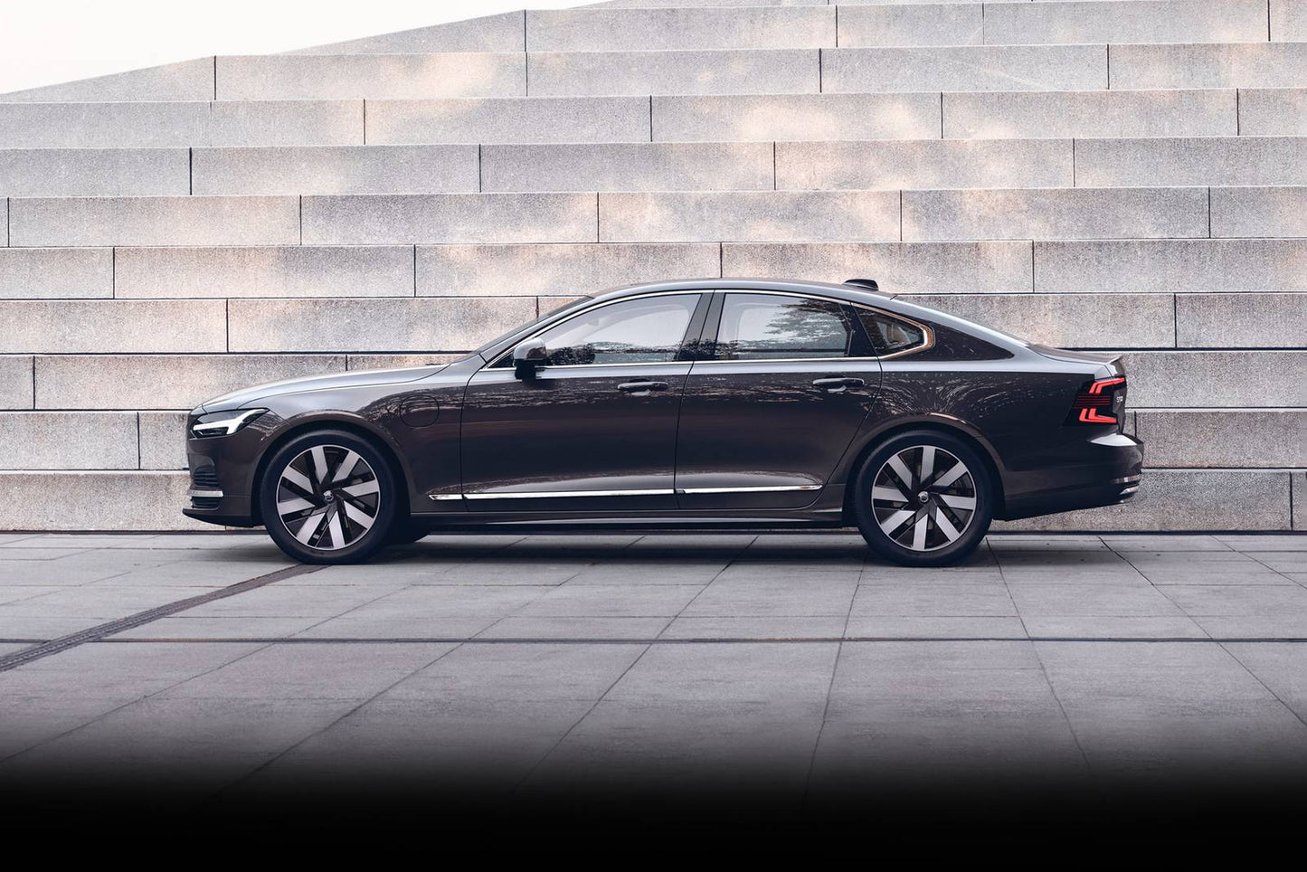 2025 Volvo S90 B6 Plus 4dr Sedan AWD (2.0L 4cyl Twincharger gas/electric mild hybrid 8A)
