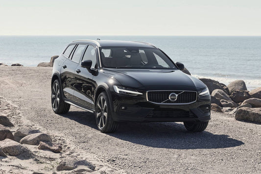 2025 Volvo V60 Cross Country B5 Plus 4dr Wagon AWD (2.0L 4cyl Turbo gas/electric mild hybrid 8A)