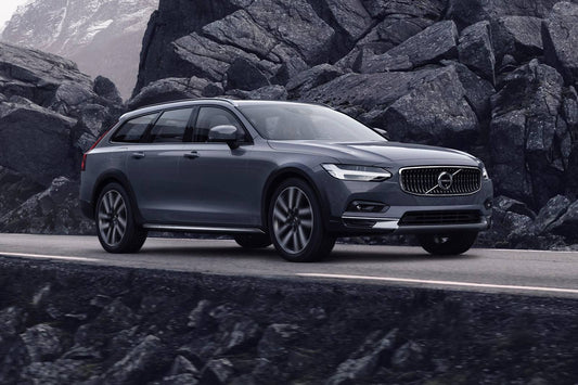 2025 Volvo V90 Cross Country B6 Ultra 4dr Wagon AWD (2.0L 4cyl Twincharger gas/electric mild hybrid 8A)