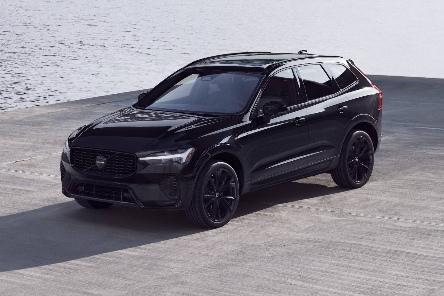 2025 Volvo XC60 T8 Ultra Black Edition 4dr SUV AWD (2.0L 4cyl Turbo gas/electric plug-in hybrid 8A)