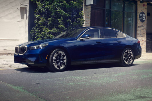 2026 BMW 5 Series M5 4dr Sedan AWD (4.4L 8cyl Turbo gas/electric plug-in hybrid 8A)