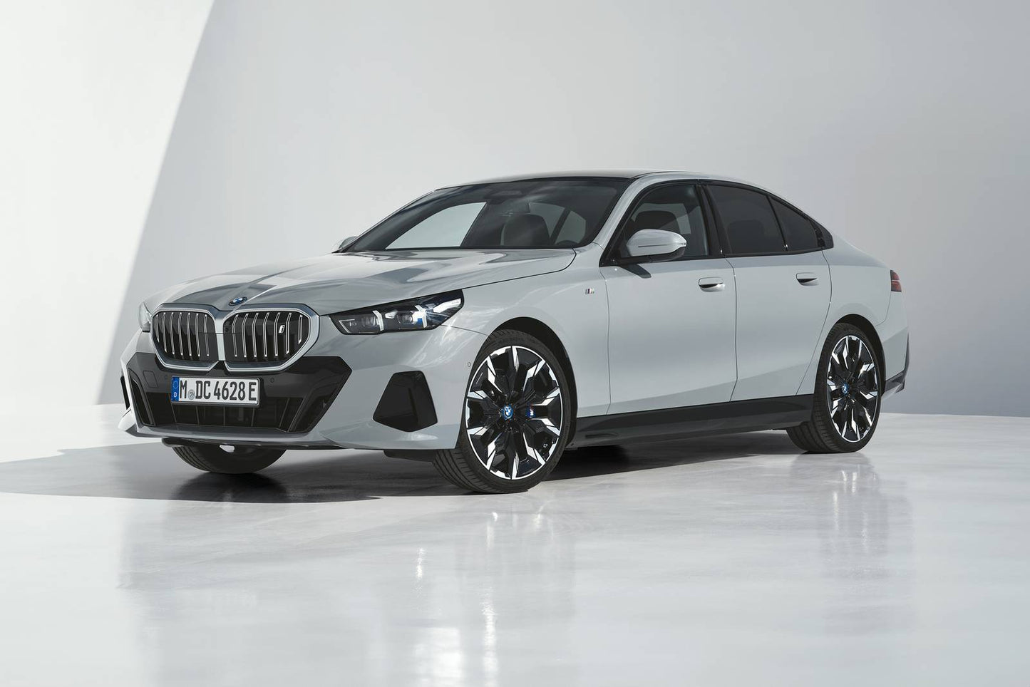 2026 BMW i5 xDrive40 4dr Sedan AWD (electric DD)