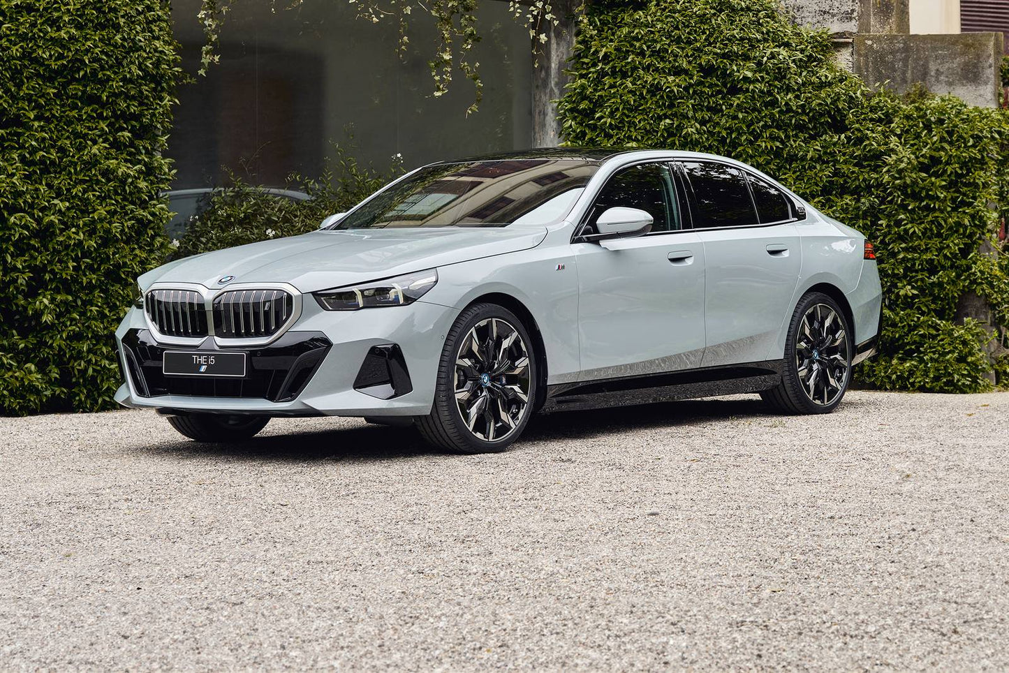 2026 BMW i5 xDrive40 4dr Sedan AWD (electric DD)