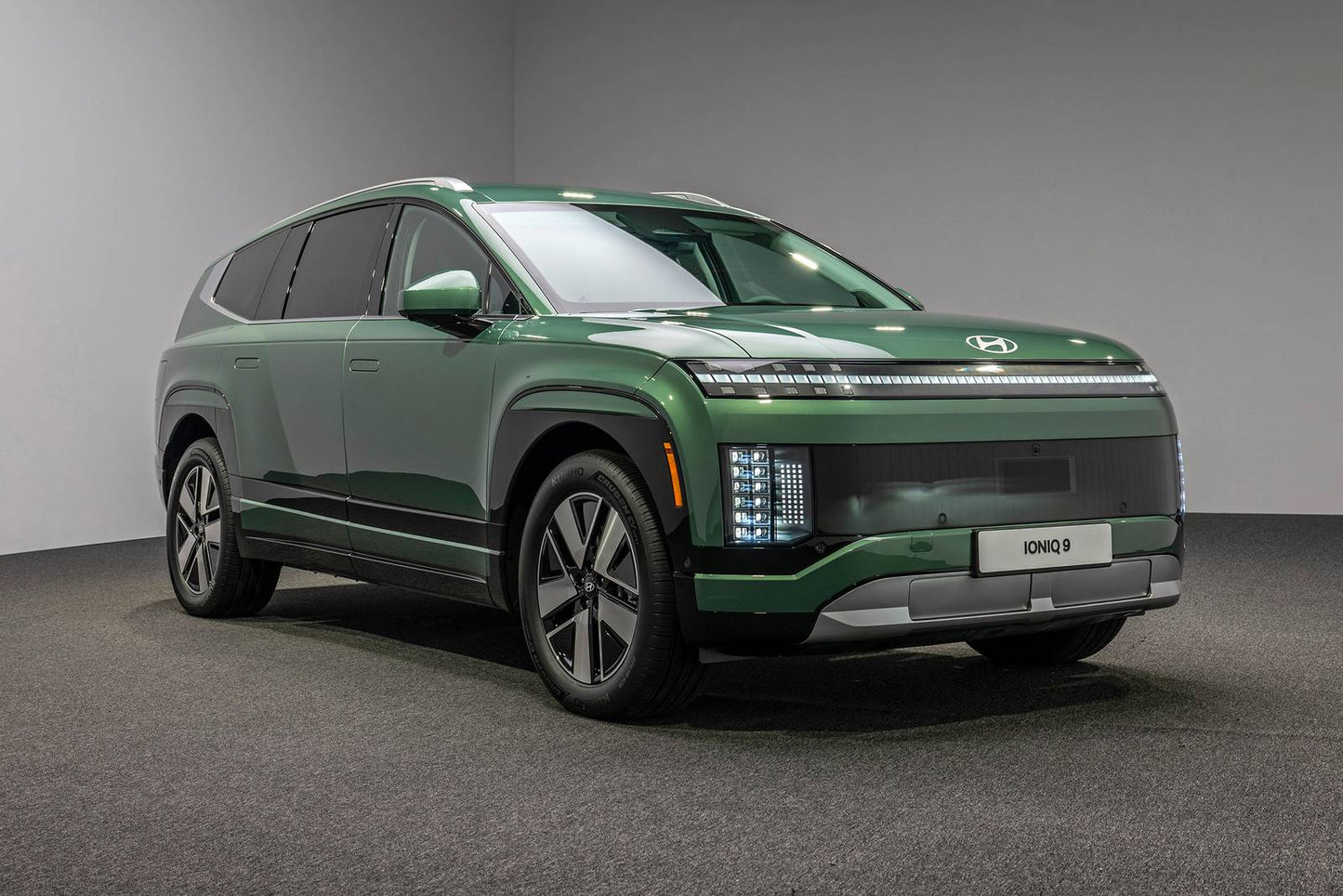 2026 Hyundai IONIQ 9 S 4dr SUV (electric DD)