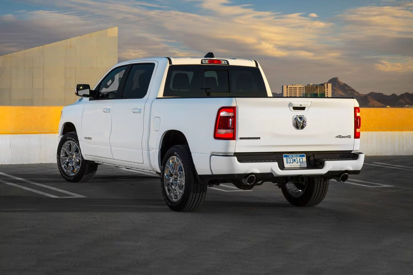 2024 Ram 1500 Tradesman 4dr Crew Cab 5.6 ft SB (3.6L 6cyl gas/electric mild hybrid 8A)